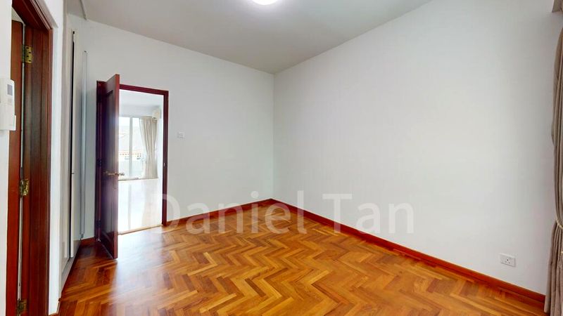 4 Bed Condo for Rent in  Pasir Panjang Road - Image 3