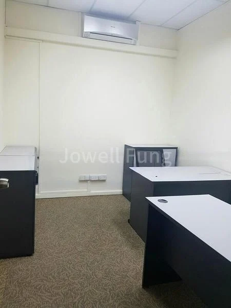 Light Industrial (B1) for Rent: Zervex - 2,500 Sq Ft, Unit 5, Foundry Road - Image 1