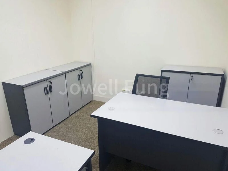 Light Industrial (B1) for Rent: Zervex - 2,500 Sq Ft, Unit 5, Foundry Road - Image 3