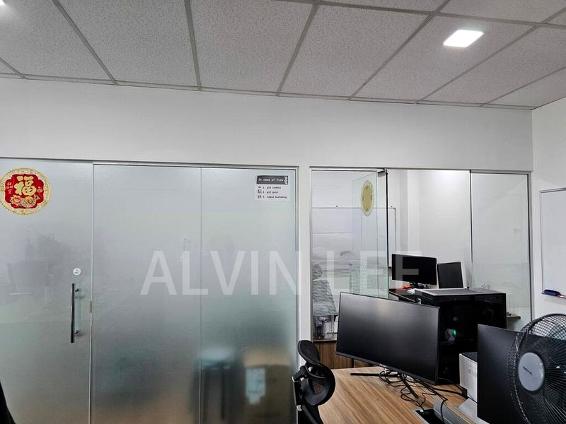 Light Industrial (B1) for Rent: Trivex - Image 8