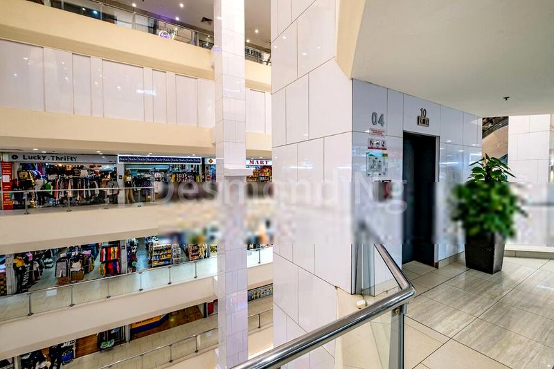 Shop / Shophouse for Sale: Lucky Plaza - Image 1