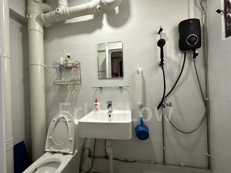 Common Room (HDB) for Rent in 210 Petir Road - Image 6