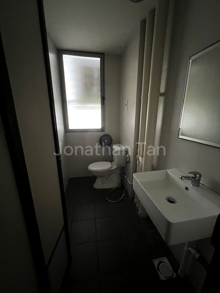 Light Industrial (B1) for Sale in  Cendex Centre - Image 5