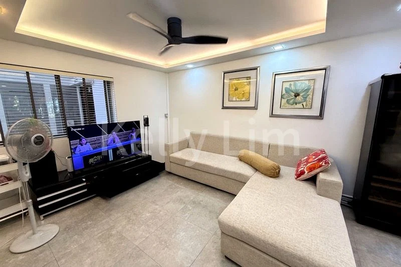 Maisonette HDB for Sale in  562 Hougang Street 51 - Image 2