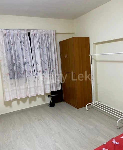 Common Room (HDB) for Rent in  101 Jurong East Street 13 - Image 1