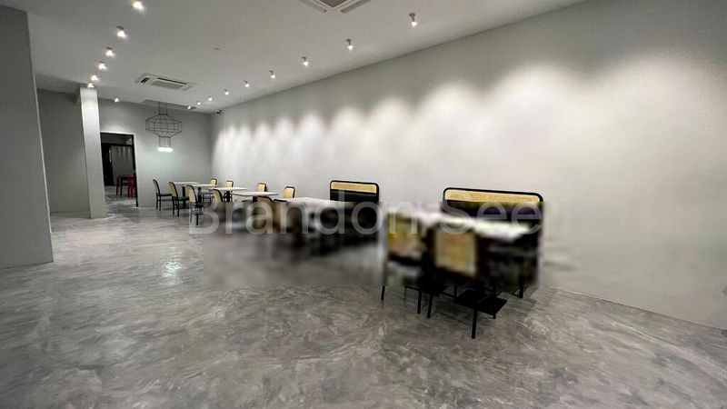 Food & Beverage for Rent: 14 Flanders Square - Image 1