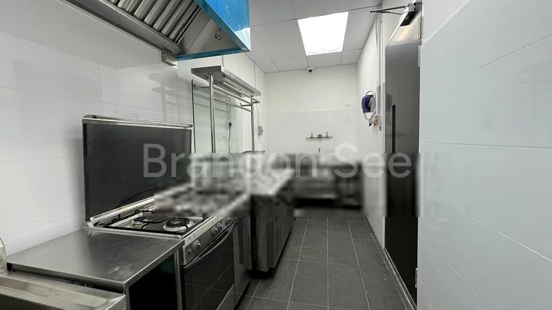 Food & Beverage for Rent: 14 Flanders Square - Image 3