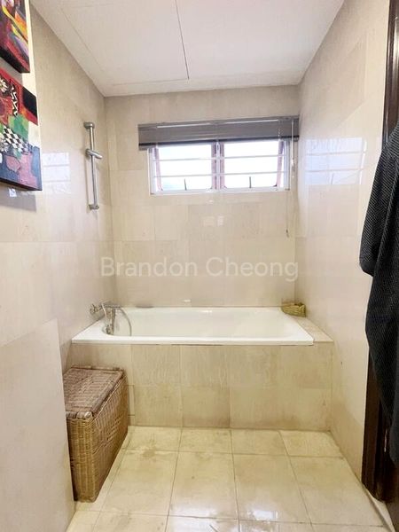 5 Bed Corner Terrace (Landed) for Sale in  Kensington Park Road - Image 4