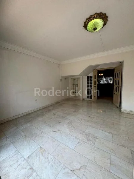 Maisonette HDB for Sale in  522 Hougang Avenue 6 - Image 5