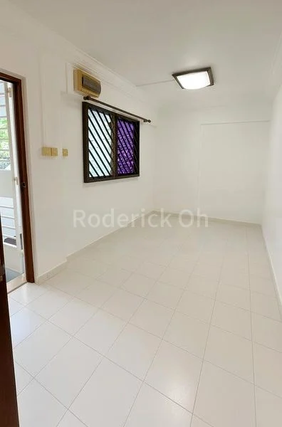 Maisonette HDB for Sale in  522 Hougang Avenue 6 - Image 13