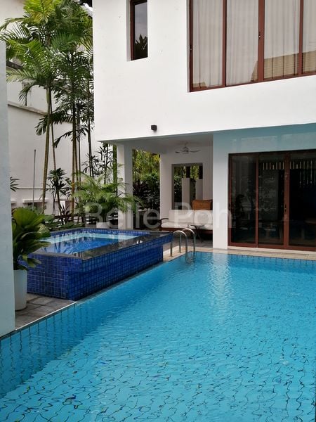 6 Bed Bungalow (Landed) for Sale in  Pinewood Grove - Image 1