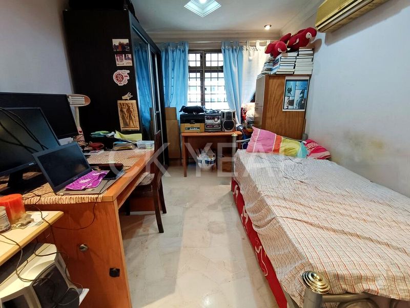 Executive HDB for Sale in 115 Ho Ching Road - Image 11