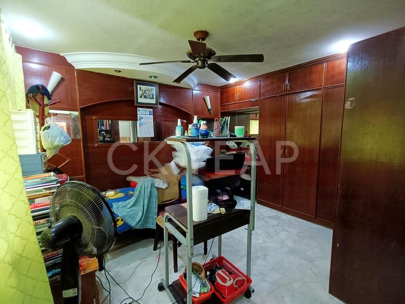 Executive HDB for Sale in 115 Ho Ching Road - Image 9