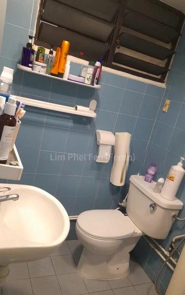 Common Room (HDB) for Rent in  415 Commonwealth Avenue West - Image 2