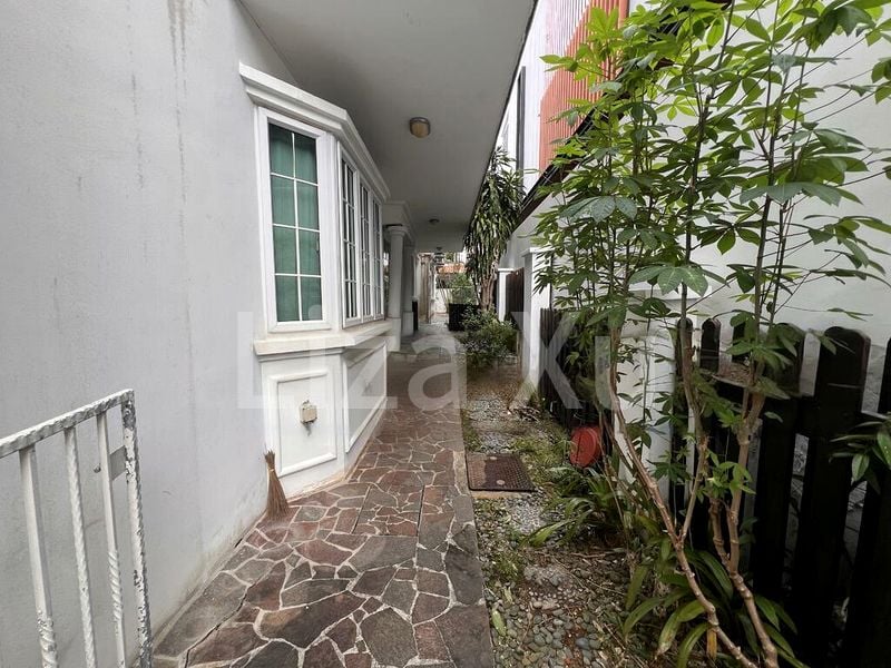 6 Bed Semi-Detached House (Landed) for Sale in  Bedok Pesari - Image 4