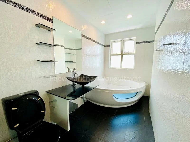 4 Bed Condo for Rent in  Holt Residences - Image 9