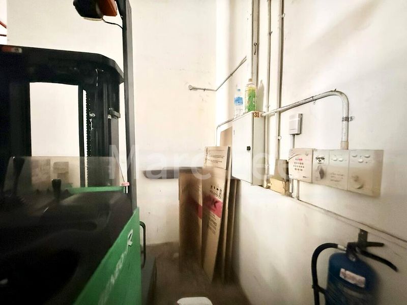 Light Industrial (B1) for Sale: Ground Floor Industrial Unit on Macpherson - Image 3