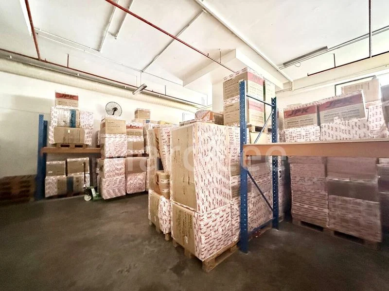 Light Industrial (B1) for Sale: Ground Floor Industrial Unit on Macpherson - Image 2