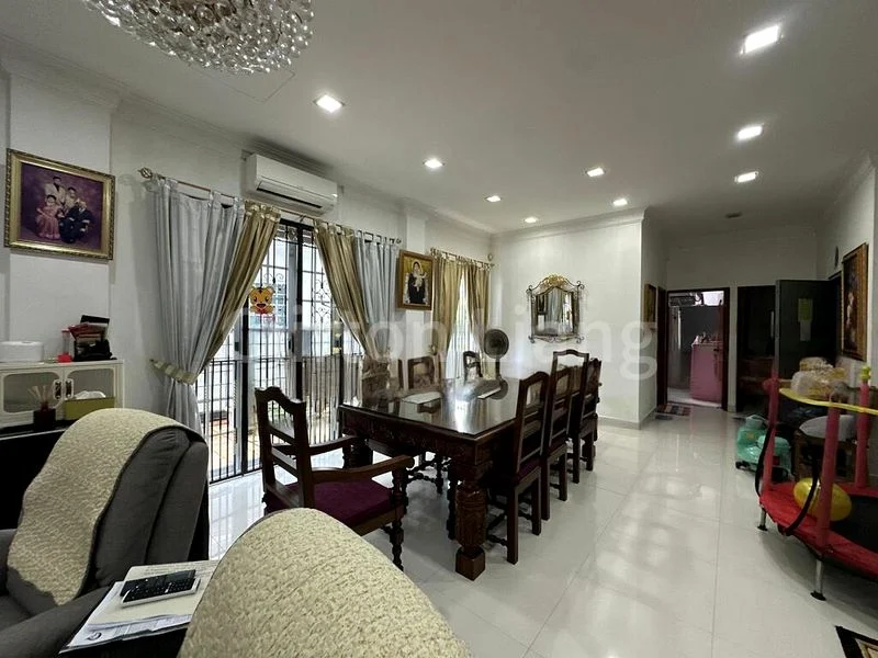 8 Bed Semi-Detached House (Landed) for Sale in Sembawang Hills Estate - Image 3