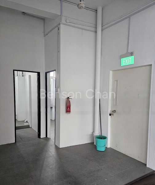 Light Industrial (B1) for Rent: Lam Thong Building - Image 1