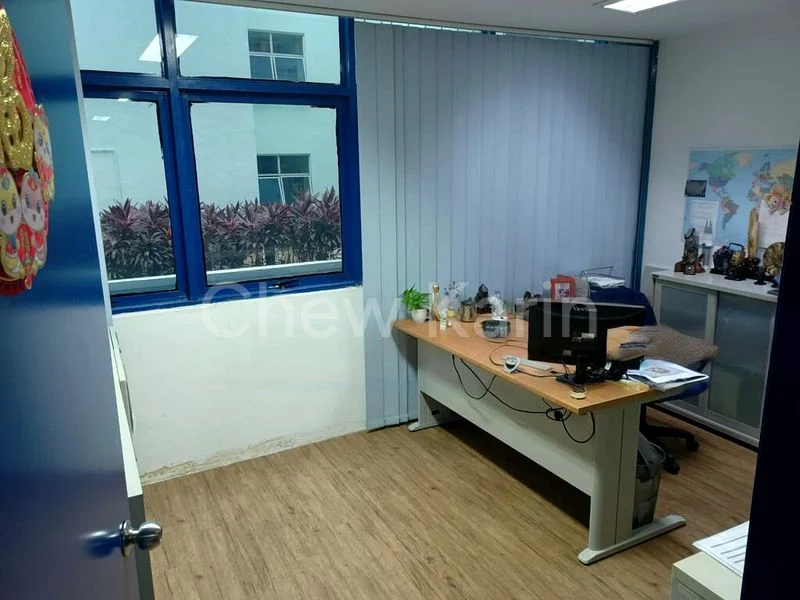 Light Industrial (B1) for Rent: Heng Loong Building - Image 4