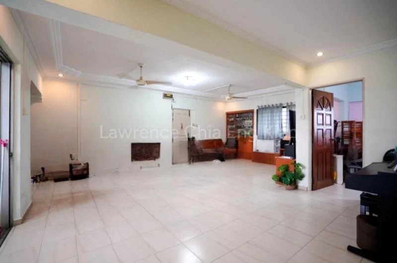 5 Room (5A) HDB for Sale in  332 Jurong East Avenue 1 - Image 1