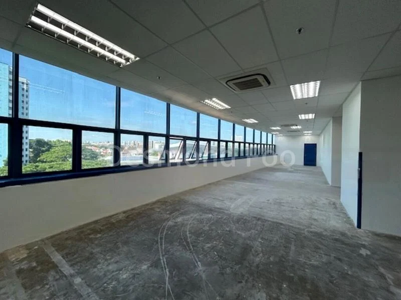 Light Industrial (B1) for Rent: Dual-entrance, air-conditioned unit with good specifications in Serangoon North. - Image 1
