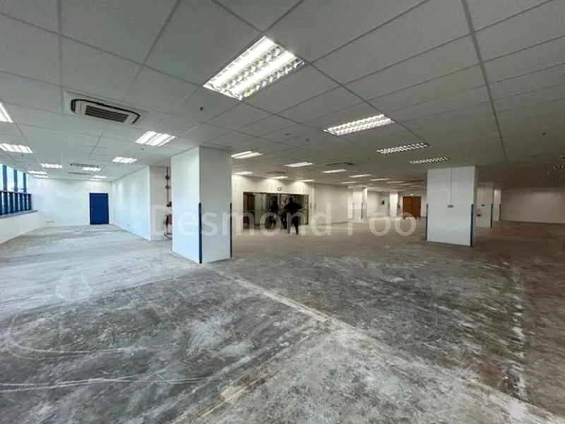 Light Industrial (B1) for Rent: Dual-entrance, air-conditioned unit with good specifications in Serangoon North. - Image 2