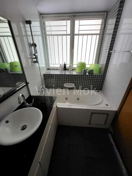 3 Bed Condo for Rent in  The Jade - Image 11