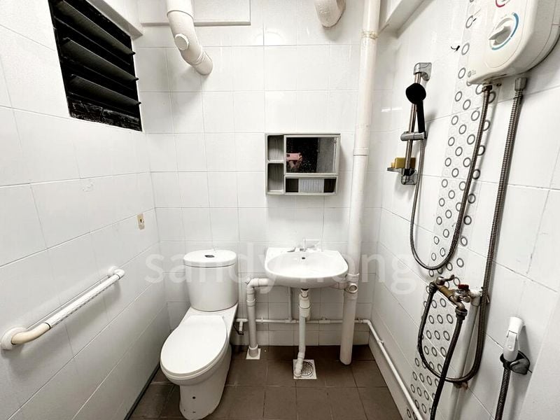 4 Room (4NG) HDB for Sale in 136 Bukit Batok West Avenue 6 - Image 5