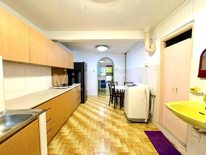 3 Room (3I) HDB for Sale in 26 Toa Payoh East - Image 2