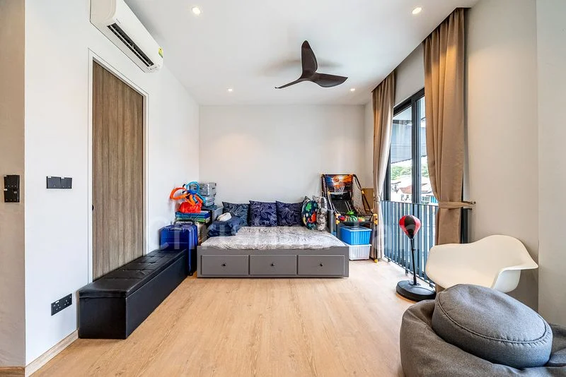 4 Bed Terraced House (Landed) for Sale in  Jalan Kayu Estate - Image 8