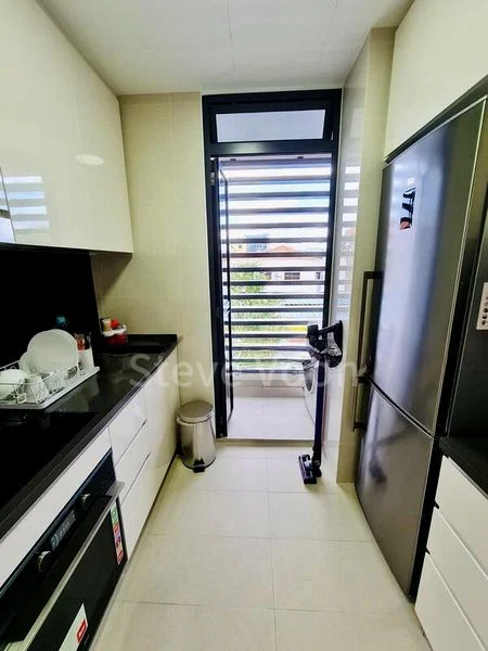 Common Room (Condo) for Rent in 183 Longhaus - Image 5