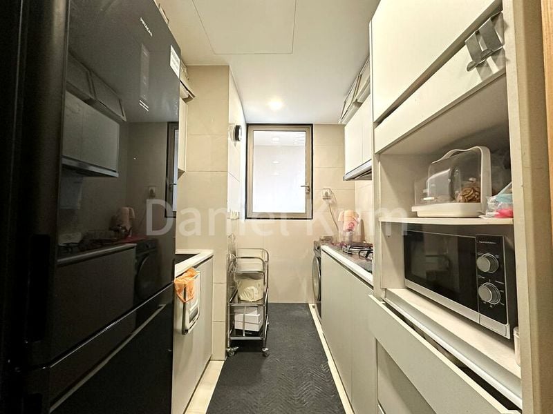 3 Bed Executive Condo for Sale in  The Vales - Image 4