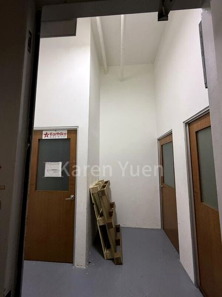 Light Industrial (B1) for Rent: Midview Building - Image 4