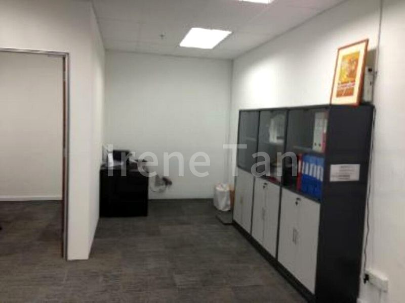 Light Industrial (B1) for Rent: Zervex - 1,200 Sq Ft Shop / Unit on Oldham Street - Image 4