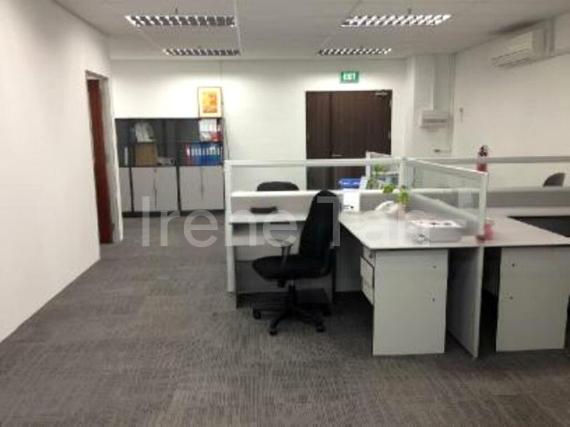Light Industrial (B1) for Rent: Zervex - 1,200 Sq Ft Shop / Unit on Oldham Street - Image 2