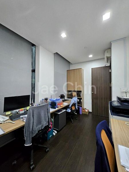 Light Industrial (B1) for Rent: Midview City - Image 6