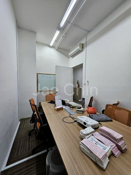 Light Industrial (B1) for Rent: Midview City - Image 7