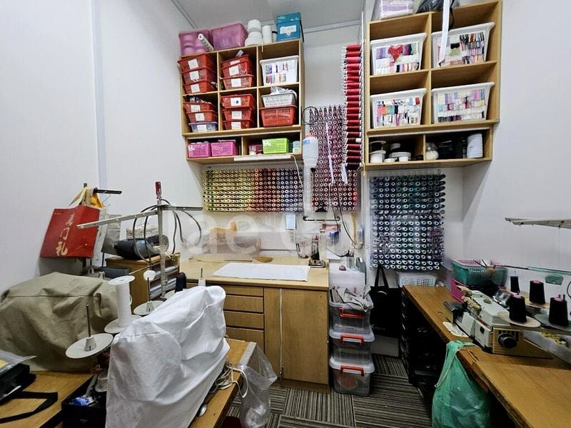 Light Industrial (B1) for Rent: Midview City - Image 1