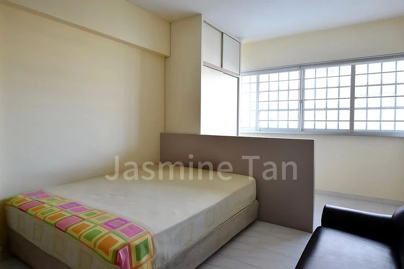 Executive HDB for Sale in 614 Yishun Street 61 - Image 5