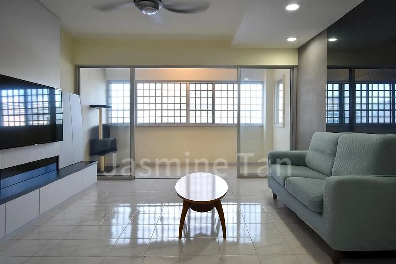 Executive HDB for Sale in 614 Yishun Street 61 - Image 2