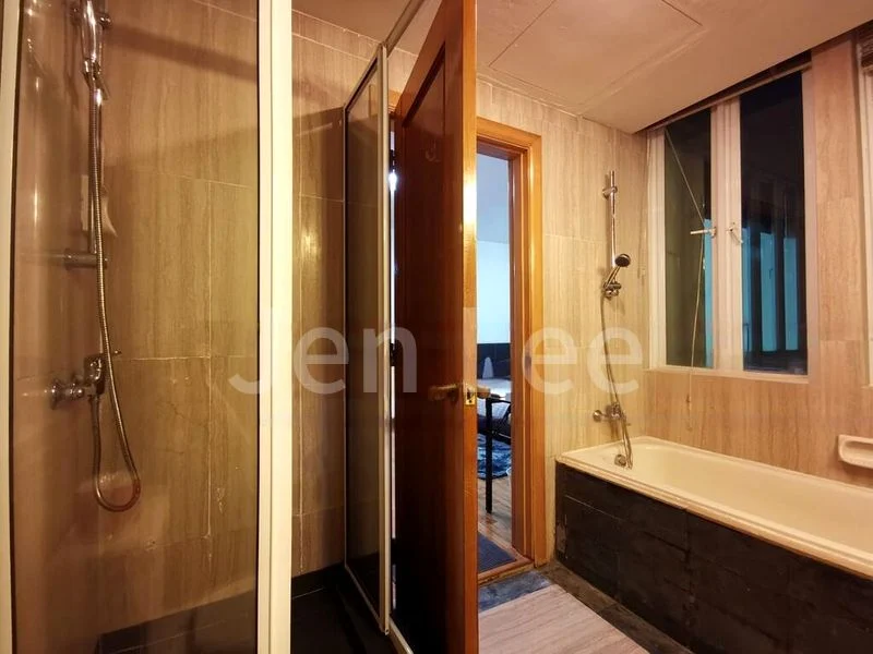 Room (Condo) for Rent in  The Huntington - Image 9