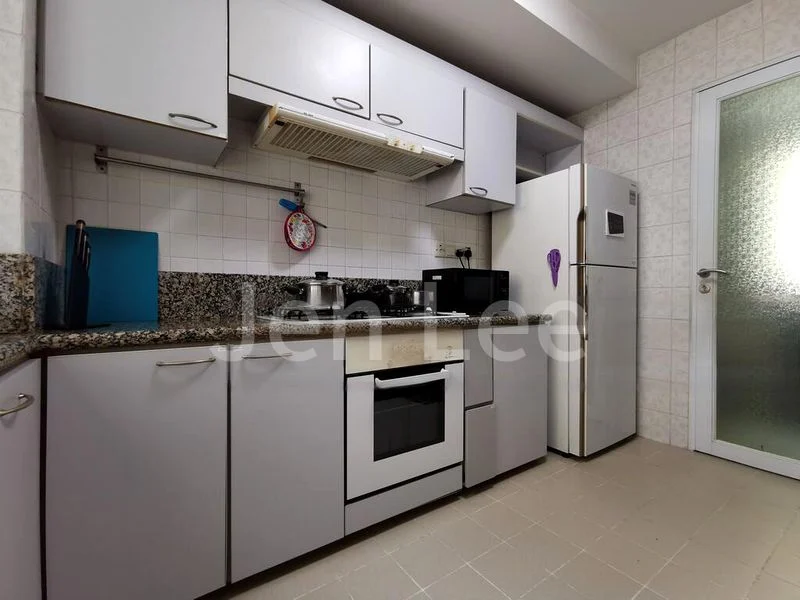 Room (Condo) for Rent in  The Huntington - Image 3