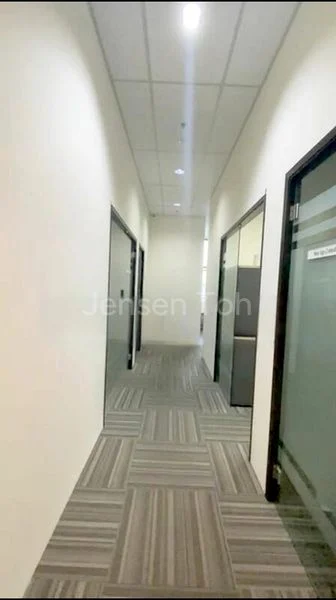 Light Industrial (B1) for Rent: Tradehub 21 - Image 2