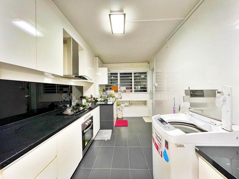 4 Room (4STD) HDB for Sale in  305 Yishun Central - Image 4