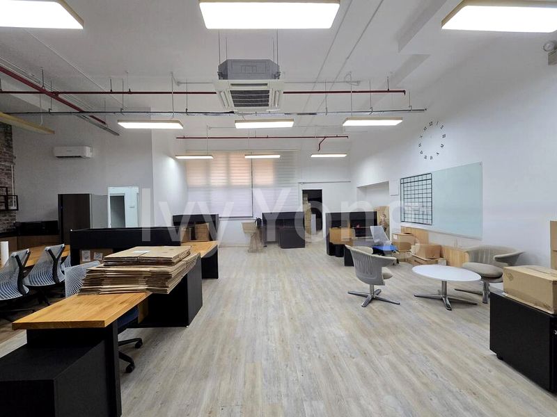 Light Industrial (B1) for Rent: Excalibur Centre - Image 9