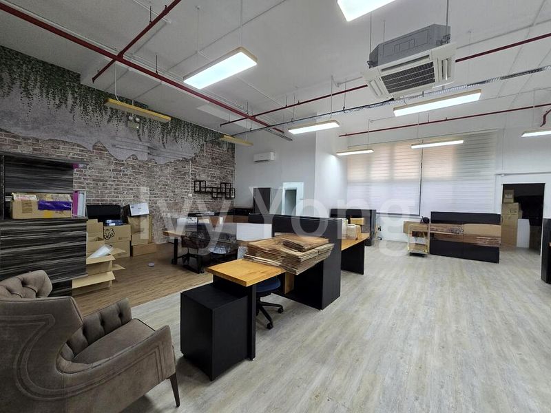 Light Industrial (B1) for Rent: Excalibur Centre - Image 4