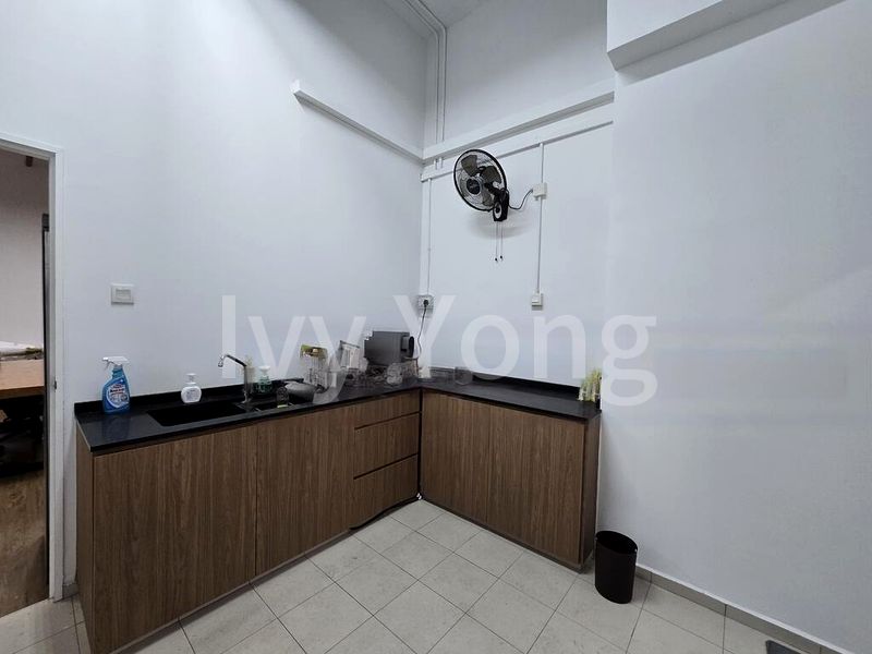 Light Industrial (B1) for Rent: Excalibur Centre - Image 1