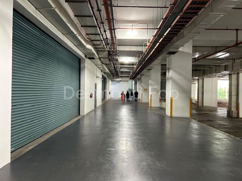 Light Industrial (B1) for Rent: Ground floor with face-loading bays; front entrance faces corporate main lobby. - Image 2